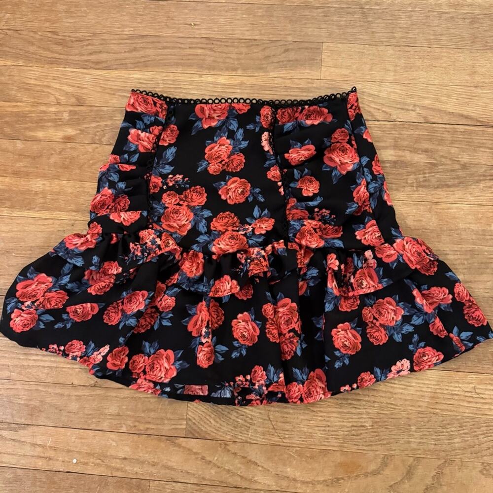 Love by Design red black floral flower ruffled mini skirt juniors sz small
b43